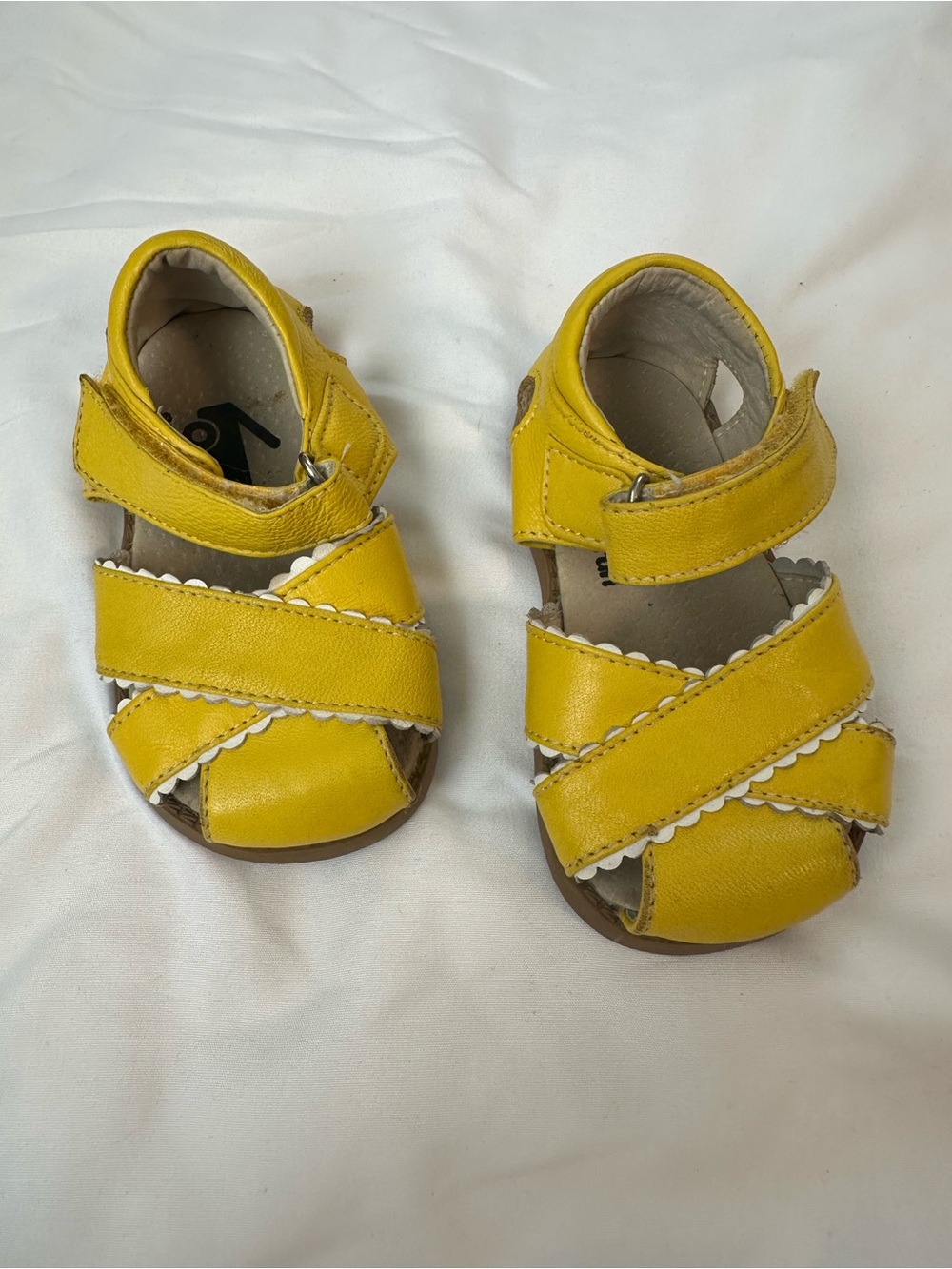 See Kai Run Yellow Closed-Toe Kids Sandals with Hook-and-Loop Strap Size 5 - Picture 2 of 4